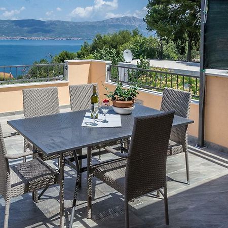 Apartment Leut With Spacious Terrace And Sea View Slatine Buitenkant foto