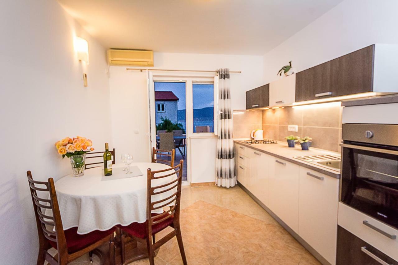 Apartment Leut With Spacious Terrace And Sea View Slatine Buitenkant foto