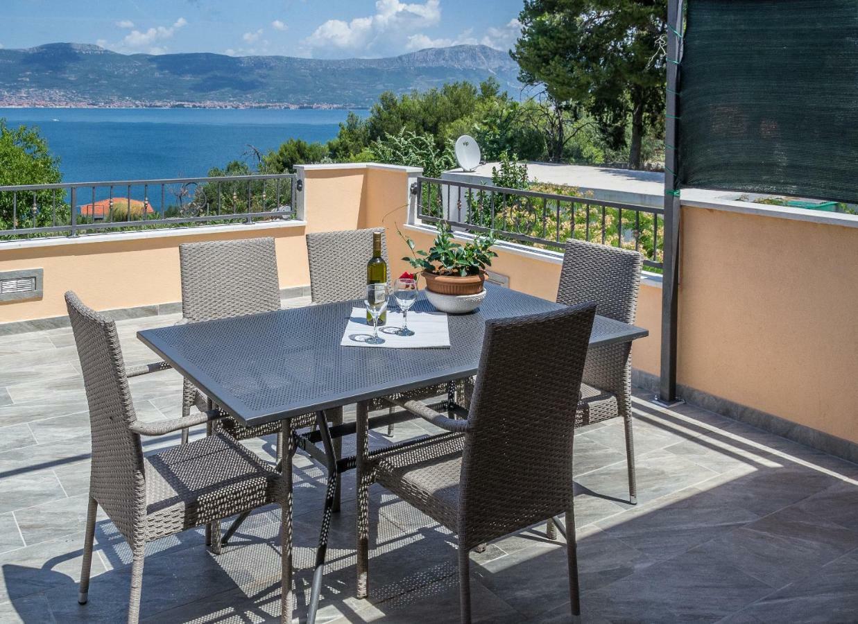 Apartment Leut With Spacious Terrace And Sea View Slatine Buitenkant foto