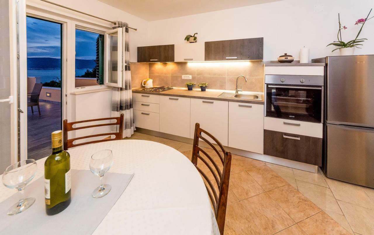 Apartment Leut With Spacious Terrace And Sea View Slatine Buitenkant foto