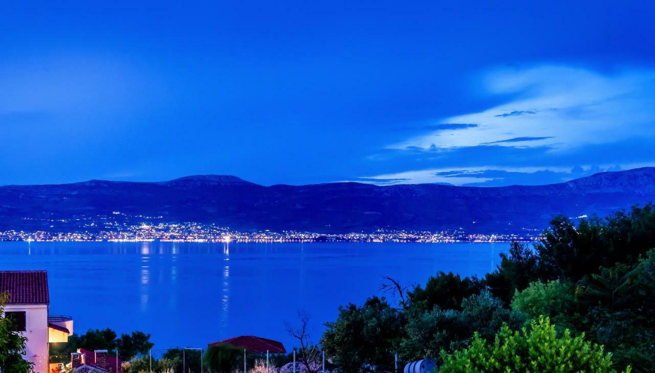 Apartment Leut With Spacious Terrace And Sea View Slatine Buitenkant foto