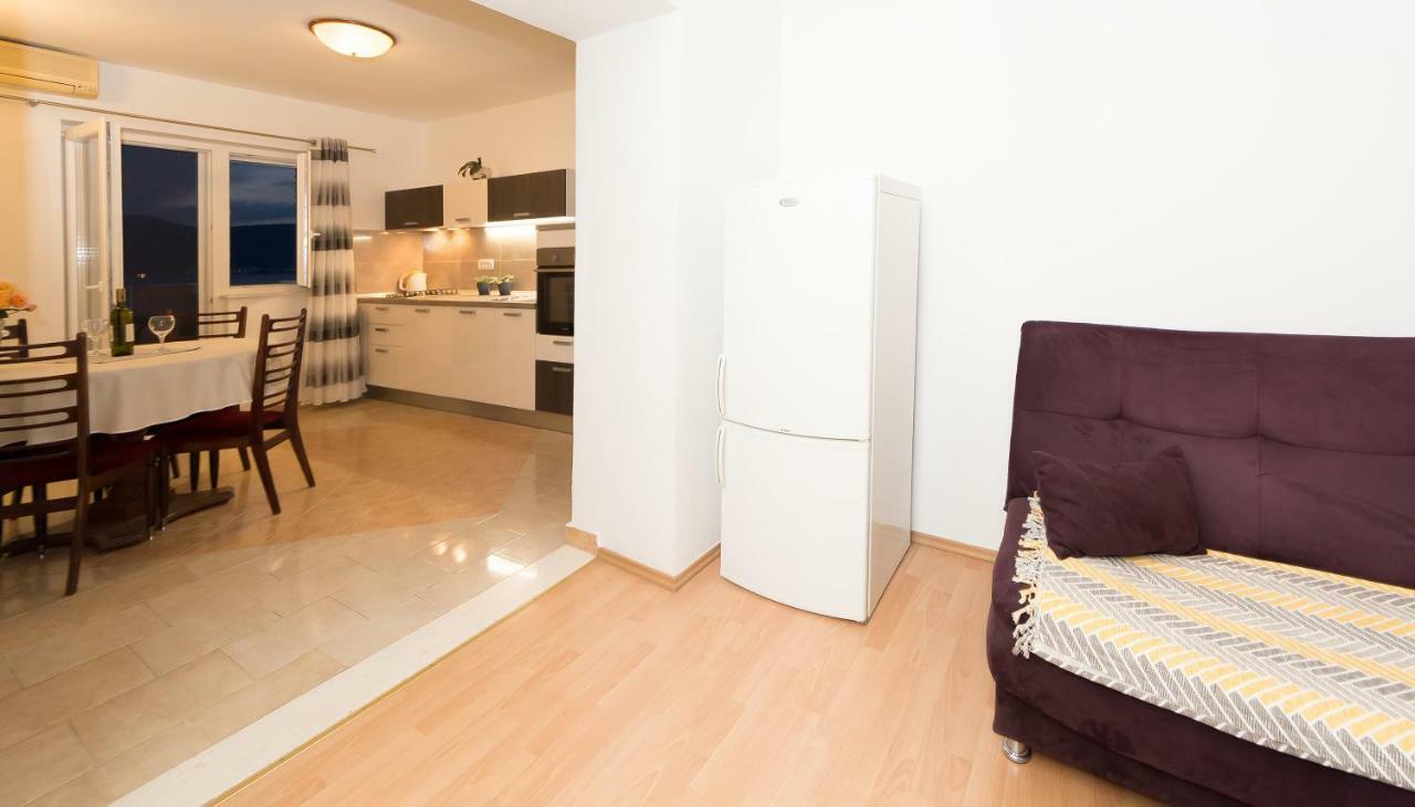 Apartment Leut With Spacious Terrace And Sea View Slatine Buitenkant foto