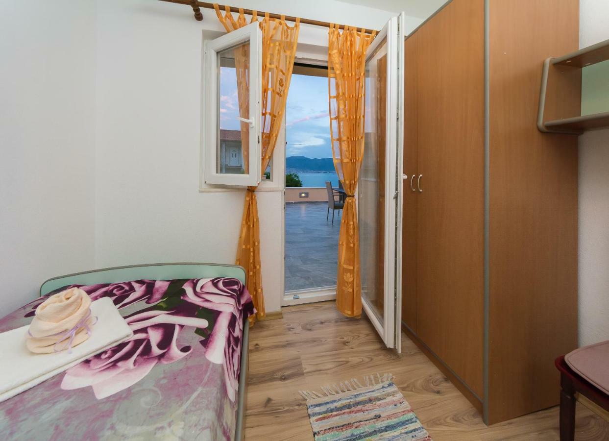 Apartment Leut With Spacious Terrace And Sea View Slatine Buitenkant foto