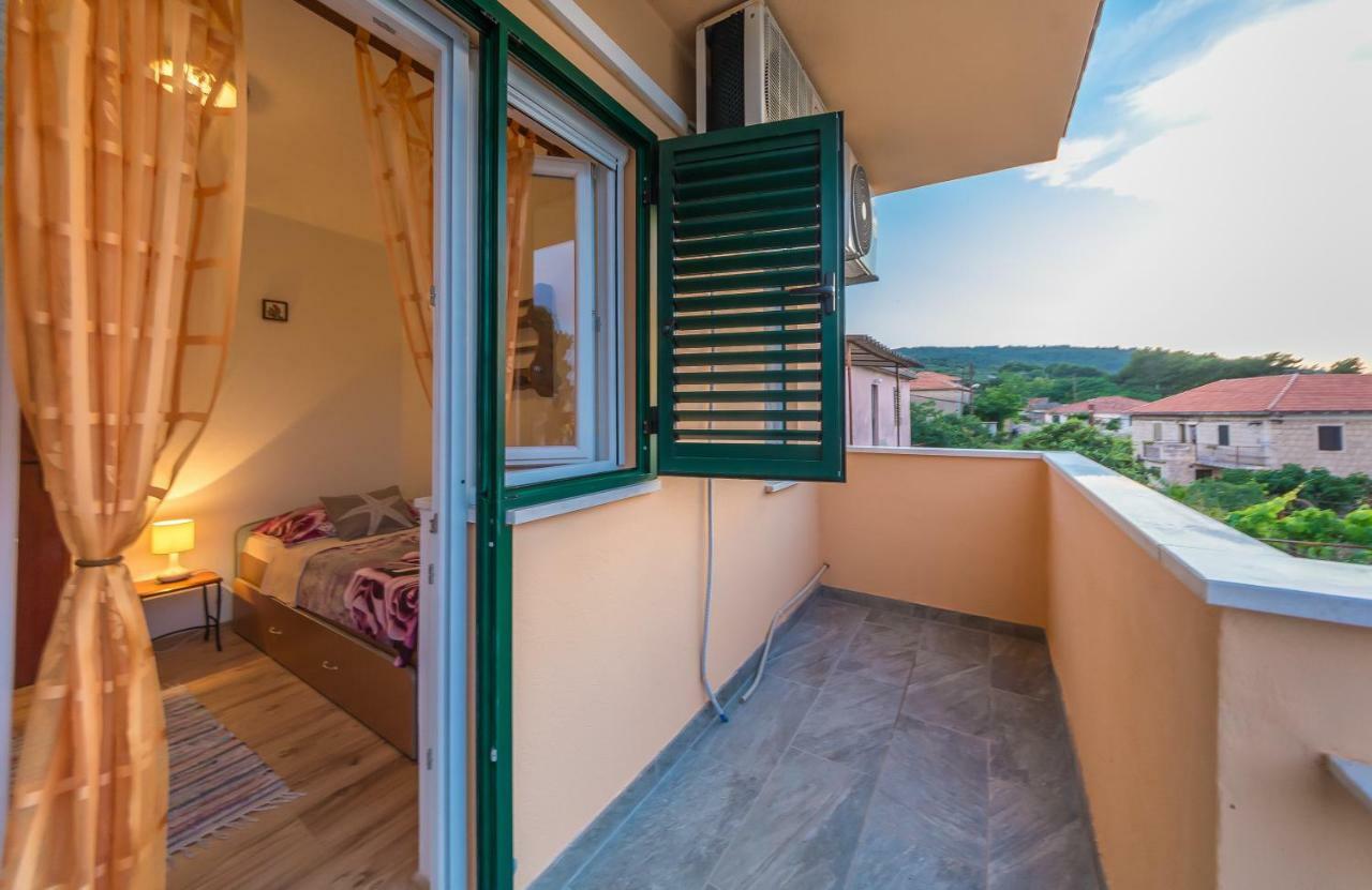 Apartment Leut With Spacious Terrace And Sea View Slatine Buitenkant foto